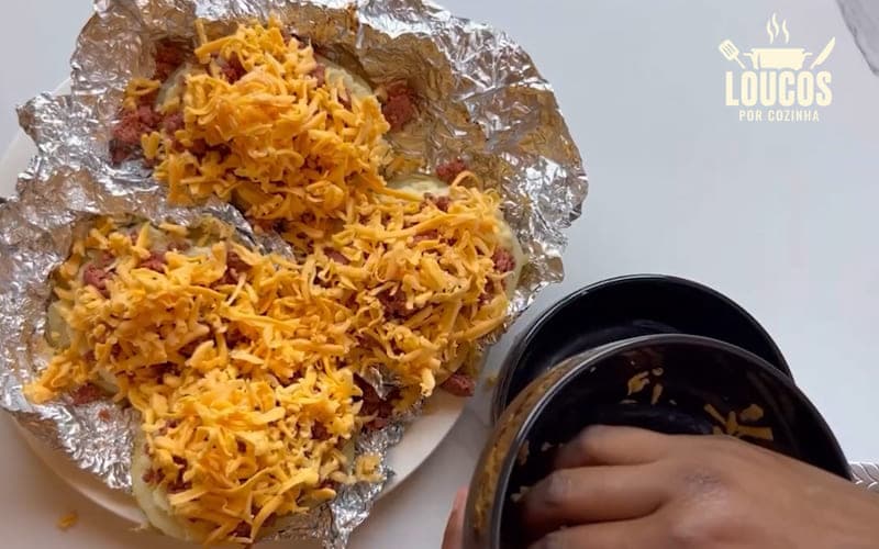 Batatas recheadas com carne picada