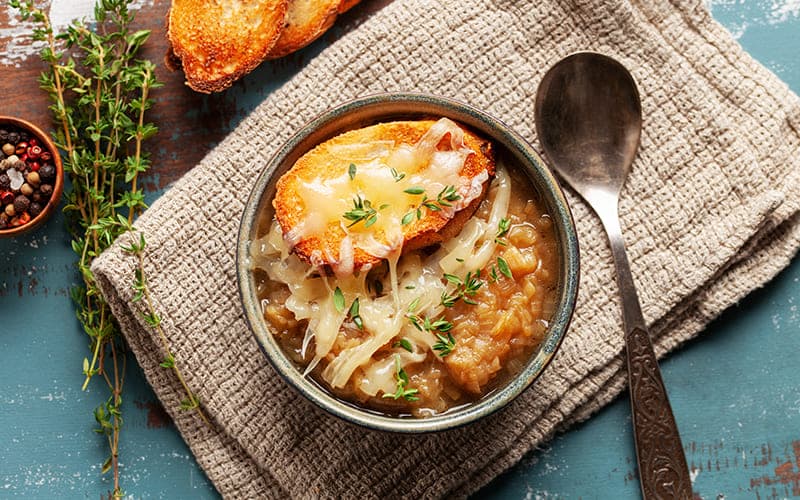 Receita do Mundo: Sopa de Cebola Francesa